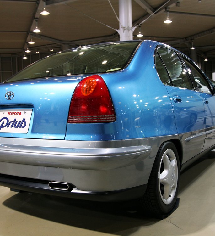 Toyota_Prius_1996_prototype_rear.jpg